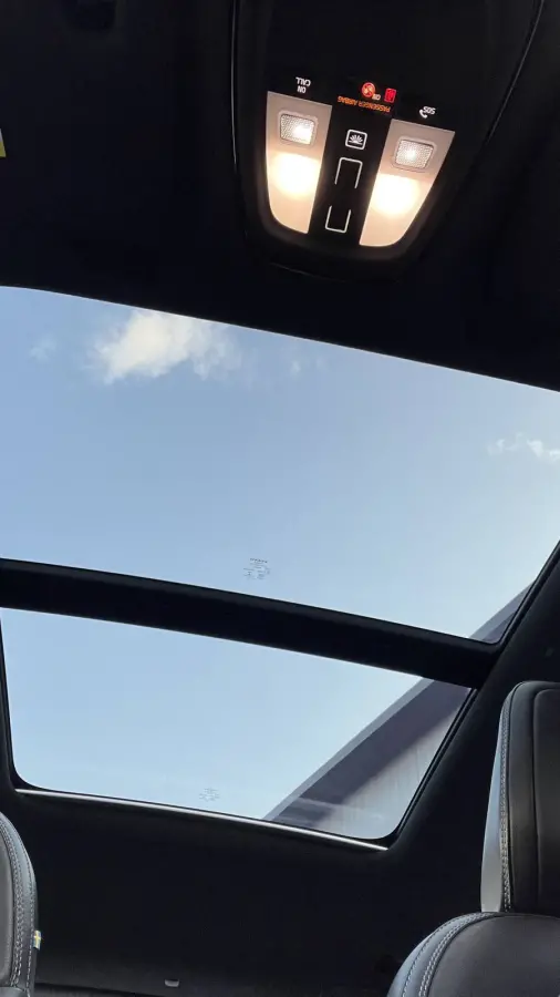 P8 AWD R-Design | Lounge Pack (audio installatie premium, elektrisch glazen panorama-dak, parkeersensor voor, rondomzicht camera) en Seat Pack (elektrisch verstelbare passagiersstoel, elektr