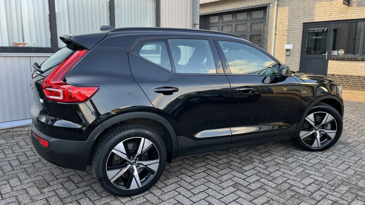 P8 AWD R-Design | Lounge Pack (audio installatie premium, elektrisch glazen panorama-dak, parkeersensor voor, rondomzicht camera) en Seat Pack (elektrisch verstelbare passagiersstoel, elektr
