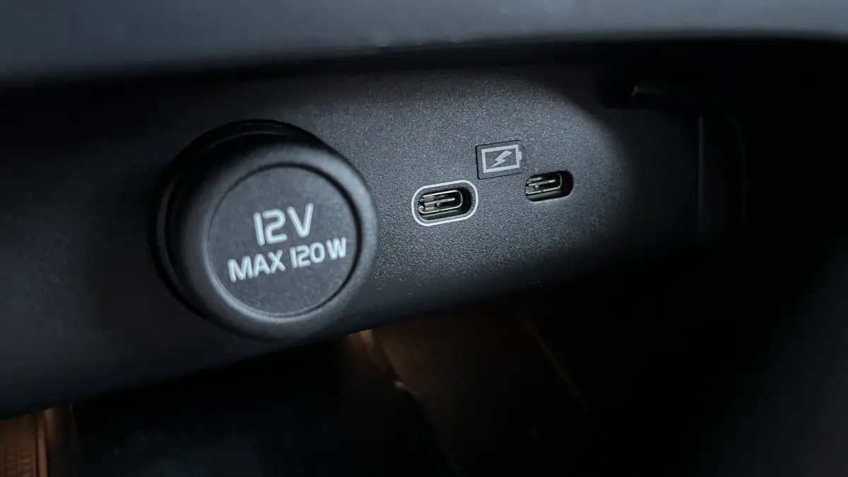 P8 AWD R-Design | Lounge Pack (audio installatie premium, elektrisch glazen panorama-dak, parkeersensor voor, rondomzicht camera) en Seat Pack (elektrisch verstelbare passagiersstoel, elektr
