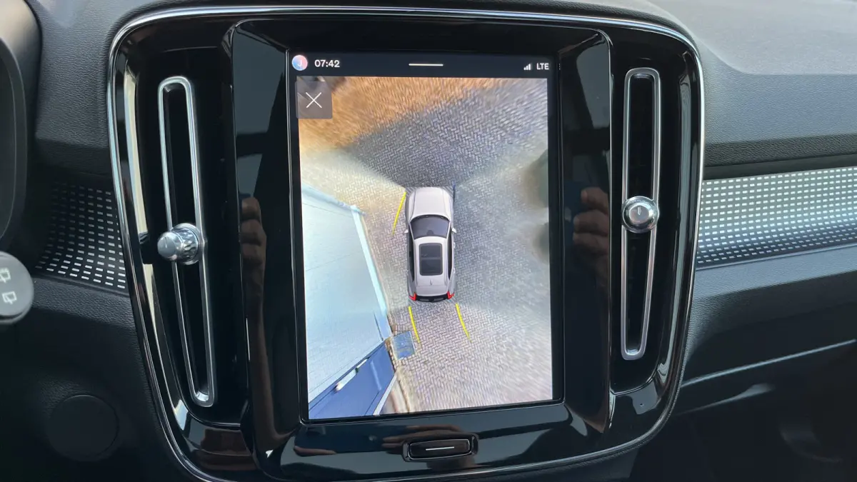 P8 AWD R-Design | Lounge Pack (audio installatie premium, elektrisch glazen panorama-dak, parkeersensor voor, rondomzicht camera) en Seat Pack (elektrisch verstelbare passagiersstoel, elektr