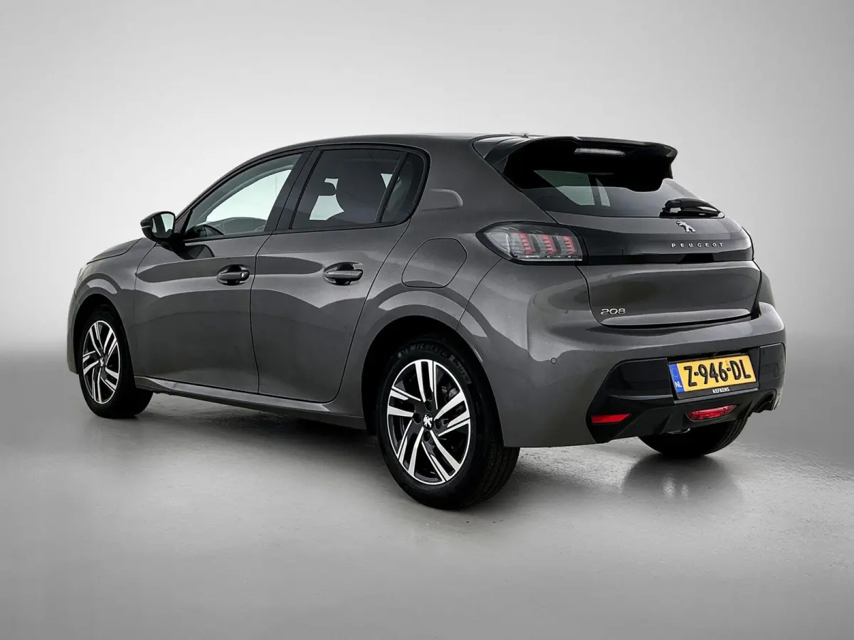 Allure Pack 100pk Automaat | Navigatie | Achteruitrijcamera | 3D Cockpit | Climate Control | Cruise Control | Parkeersensoren | Apple Carplay / Android Auto | DAB+ radio | Armsteun | Led kop