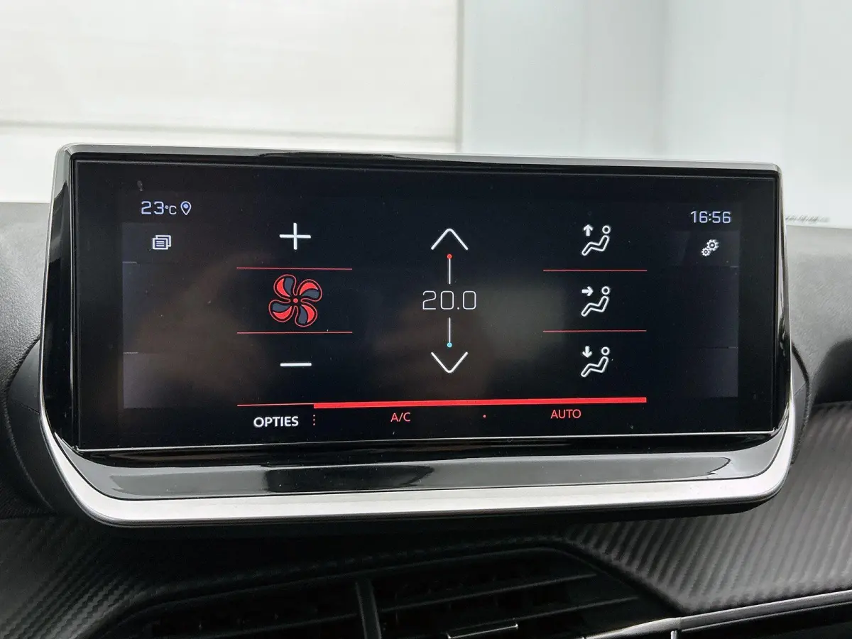 Allure Pack 100pk Automaat | Navigatie | Achteruitrijcamera | 3D Cockpit | Climate Control | Cruise Control | Parkeersensoren | Apple Carplay / Android Auto | DAB+ radio | Armsteun | Led kop