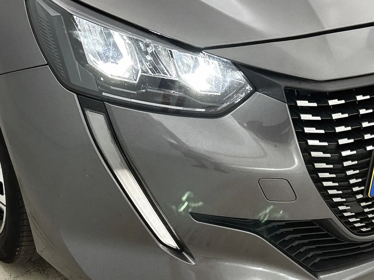 Allure Pack 100pk Automaat | Navigatie | Achteruitrijcamera | 3D Cockpit | Climate Control | Cruise Control | Parkeersensoren | Apple Carplay / Android Auto | DAB+ radio | Armsteun | Led kop