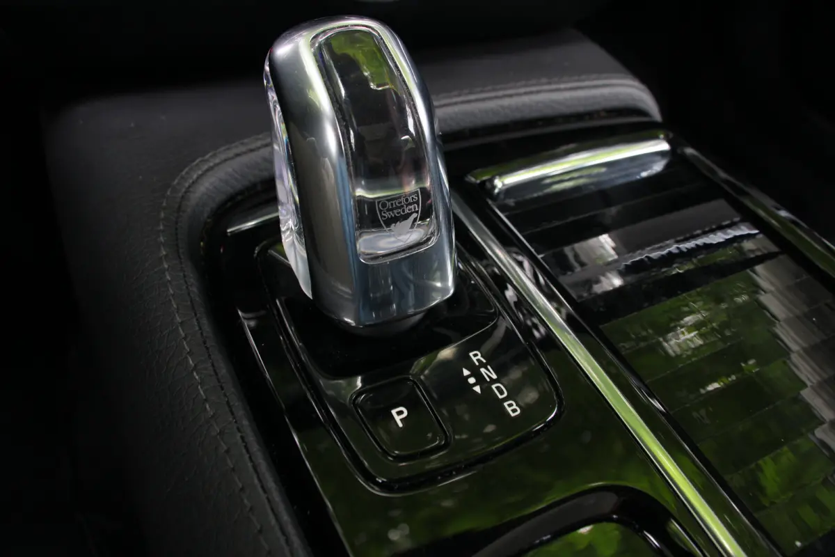 2.0 T8 Twin Engine AWD Momentum Pro | PANODAK | STOEL + STUURVERWARMING | DODE HOEK | ADAPTIVE CRUISE | CAMERA | PARK SENS V+A | ELEKTR. STOEL INCL. MEMORY
