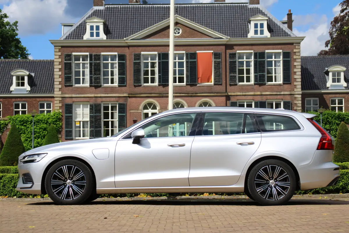 2.0 T8 Twin Engine AWD Momentum Pro | PANODAK | STOEL + STUURVERWARMING | DODE HOEK | ADAPTIVE CRUISE | CAMERA | PARK SENS V+A | ELEKTR. STOEL INCL. MEMORY