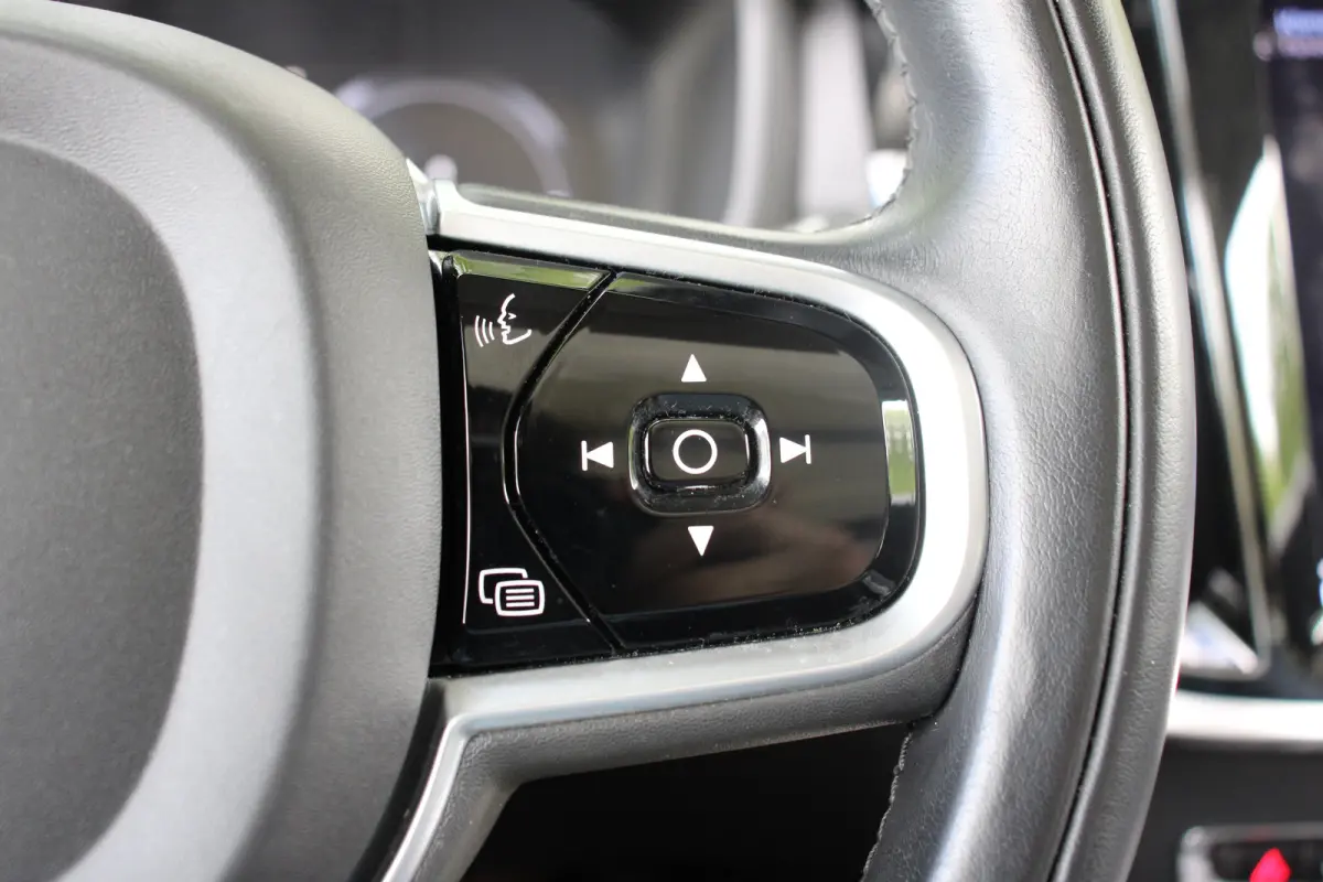 2.0 T8 Twin Engine AWD Momentum Pro | PANODAK | STOEL + STUURVERWARMING | DODE HOEK | ADAPTIVE CRUISE | CAMERA | PARK SENS V+A | ELEKTR. STOEL INCL. MEMORY