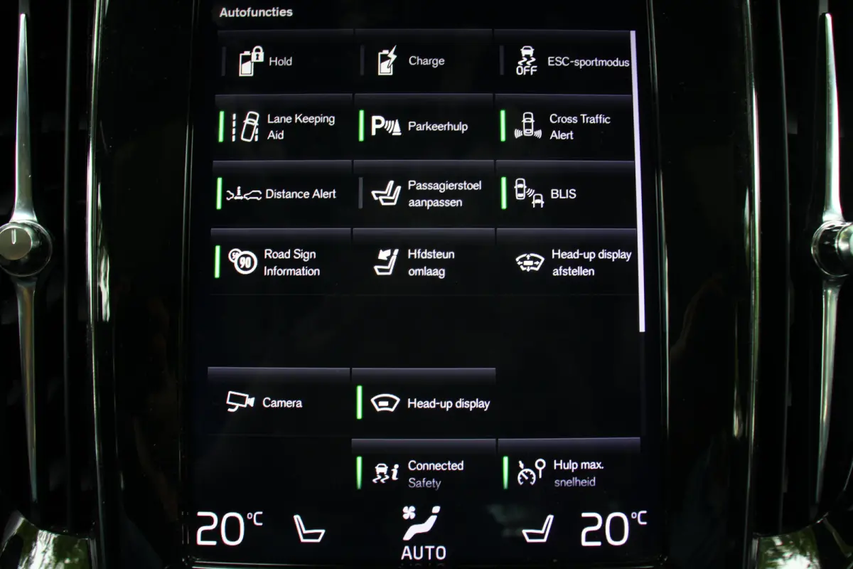 2.0 T8 Twin Engine AWD Momentum Pro | PANODAK | STOEL + STUURVERWARMING | DODE HOEK | ADAPTIVE CRUISE | CAMERA | PARK SENS V+A | ELEKTR. STOEL INCL. MEMORY