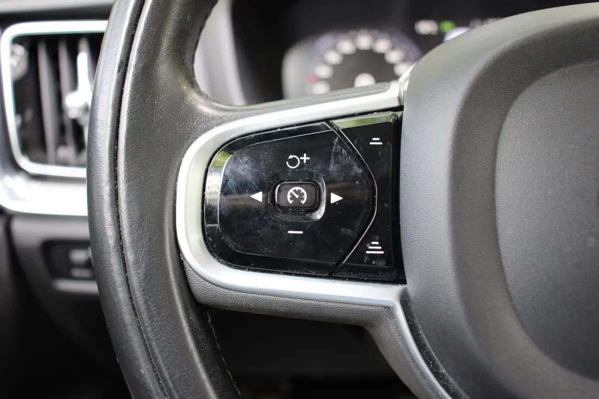 2.0 T8 Twin Engine AWD Momentum Pro | PANODAK | STOEL + STUURVERWARMING | DODE HOEK | ADAPTIVE CRUISE | CAMERA | PARK SENS V+A | ELEKTR. STOEL INCL. MEMORY