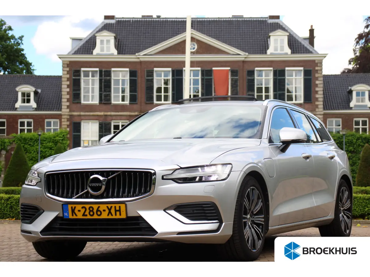 2.0 T8 Twin Engine AWD Momentum Pro | PANODAK | STOEL + STUURVERWARMING | DODE HOEK | ADAPTIVE CRUISE | CAMERA | PARK SENS V+A | ELEKTR. STOEL INCL. MEMORY