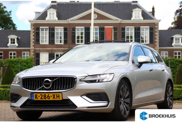 2.0 T8 Twin Engine AWD Momentum Pro | PANODAK | STOEL + STUURVERWARMING | DODE HOEK | ADAPTIVE CRUISE | CAMERA | PARK SENS V+A | ELEKTR. STOEL INCL. MEMORY