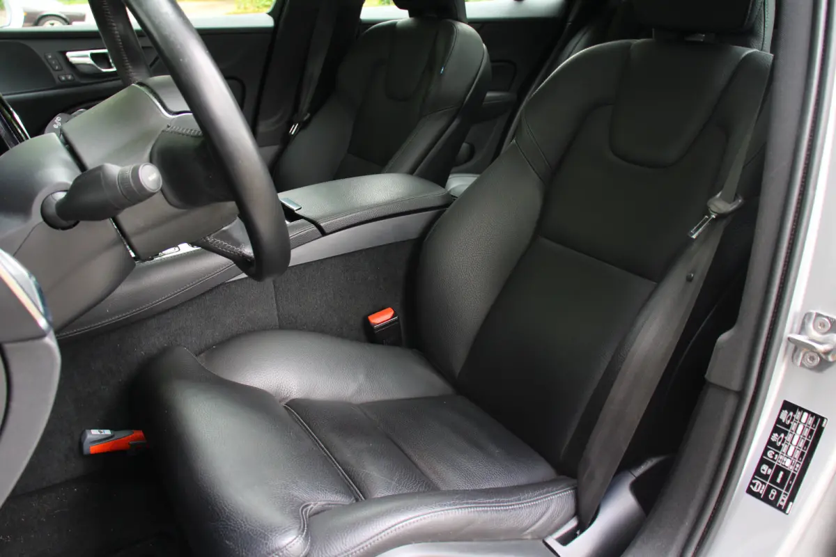 2.0 T8 Twin Engine AWD Momentum Pro | PANODAK | STOEL + STUURVERWARMING | DODE HOEK | ADAPTIVE CRUISE | CAMERA | PARK SENS V+A | ELEKTR. STOEL INCL. MEMORY