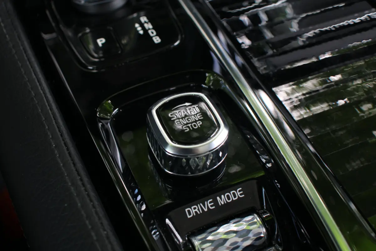 2.0 T8 Twin Engine AWD Momentum Pro | PANODAK | STOEL + STUURVERWARMING | DODE HOEK | ADAPTIVE CRUISE | CAMERA | PARK SENS V+A | ELEKTR. STOEL INCL. MEMORY