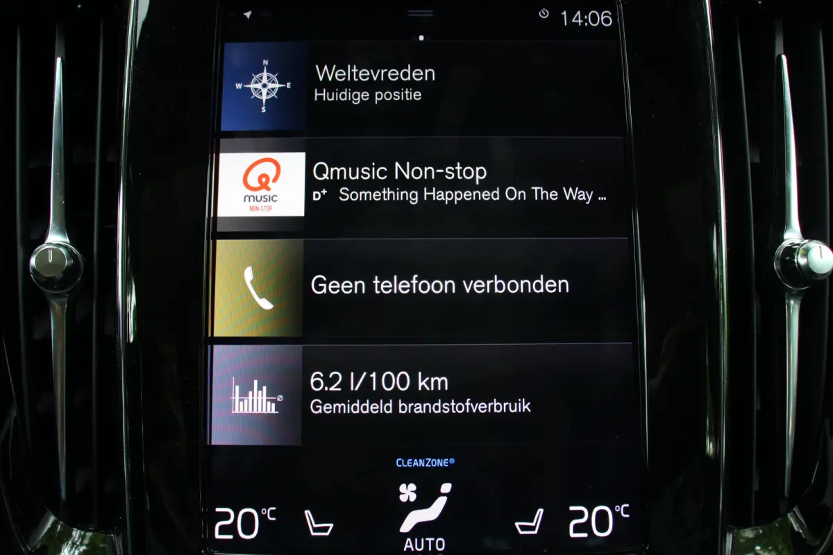 2.0 T8 Twin Engine AWD Momentum Pro | PANODAK | STOEL + STUURVERWARMING | DODE HOEK | ADAPTIVE CRUISE | CAMERA | PARK SENS V+A | ELEKTR. STOEL INCL. MEMORY