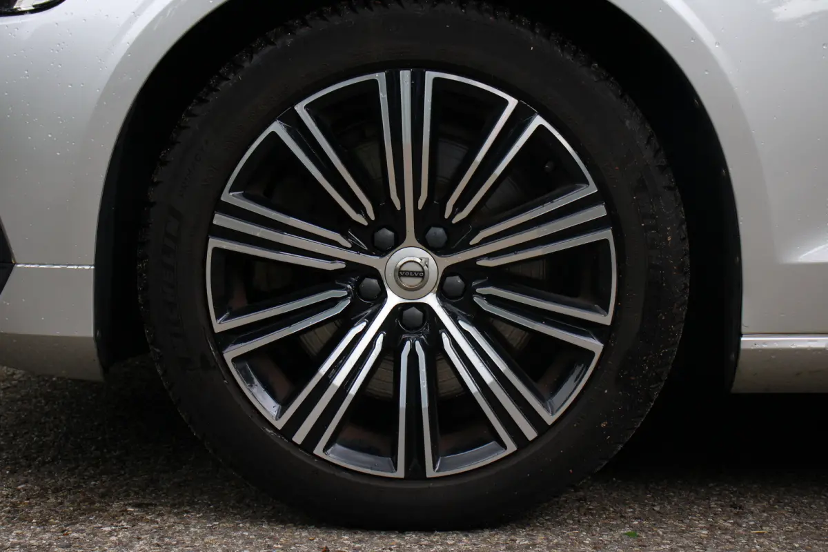 2.0 T8 Twin Engine AWD Momentum Pro | PANODAK | STOEL + STUURVERWARMING | DODE HOEK | ADAPTIVE CRUISE | CAMERA | PARK SENS V+A | ELEKTR. STOEL INCL. MEMORY