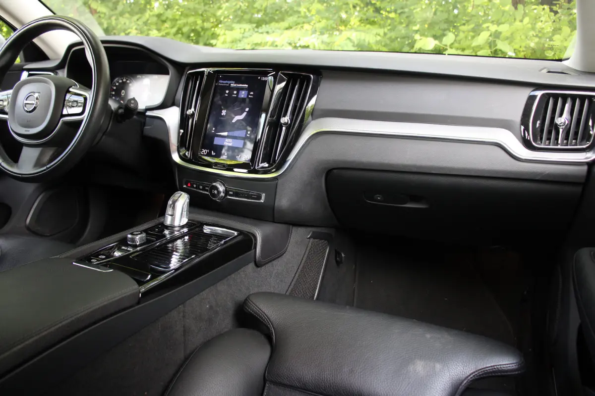 2.0 T8 Twin Engine AWD Momentum Pro | PANODAK | STOEL + STUURVERWARMING | DODE HOEK | ADAPTIVE CRUISE | CAMERA | PARK SENS V+A | ELEKTR. STOEL INCL. MEMORY