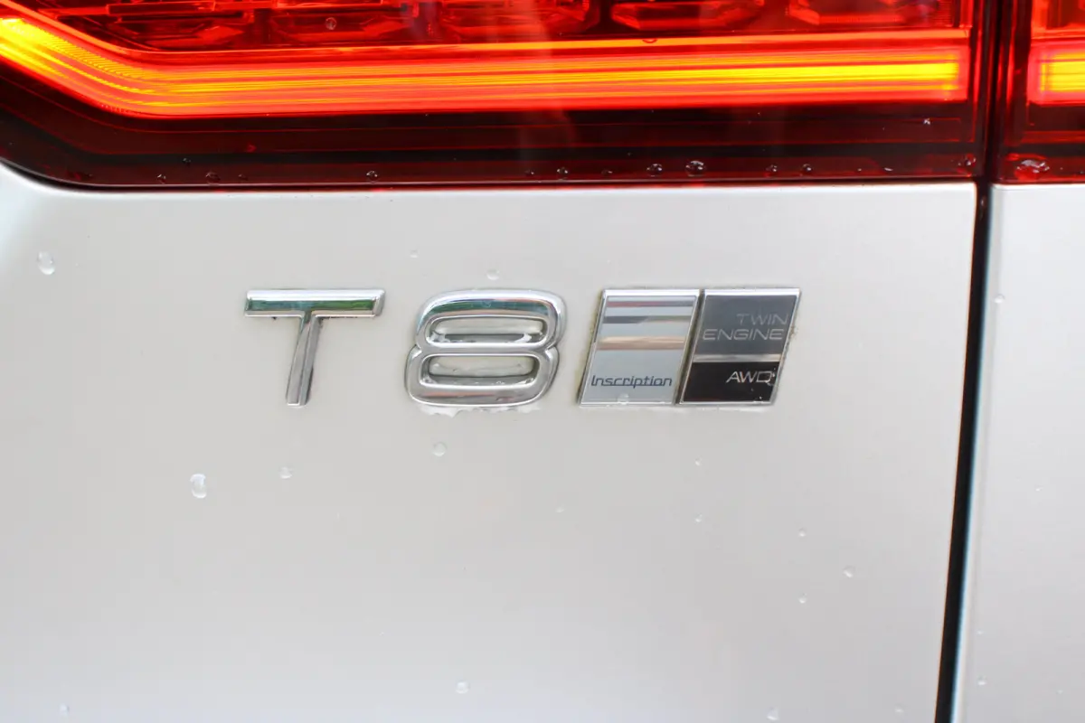 2.0 T8 Twin Engine AWD Momentum Pro | PANODAK | STOEL + STUURVERWARMING | DODE HOEK | ADAPTIVE CRUISE | CAMERA | PARK SENS V+A | ELEKTR. STOEL INCL. MEMORY