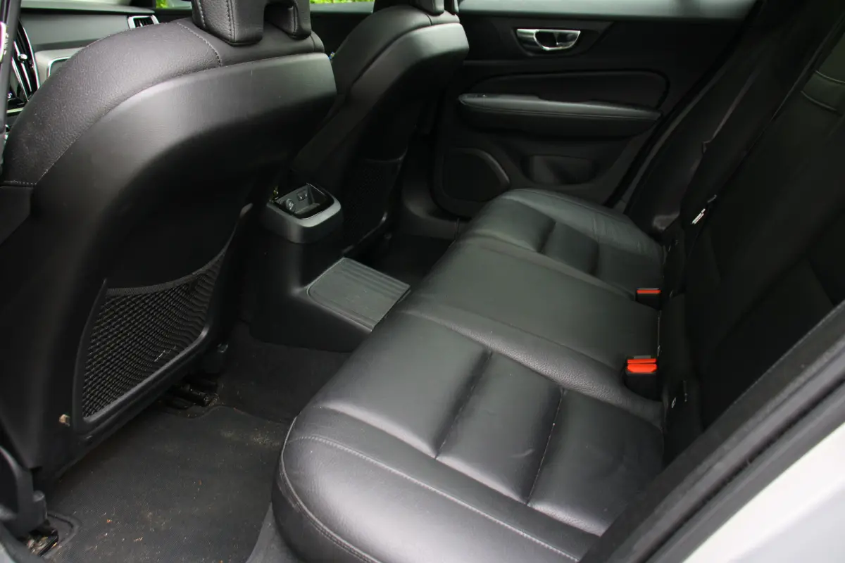 2.0 T8 Twin Engine AWD Momentum Pro | PANODAK | STOEL + STUURVERWARMING | DODE HOEK | ADAPTIVE CRUISE | CAMERA | PARK SENS V+A | ELEKTR. STOEL INCL. MEMORY