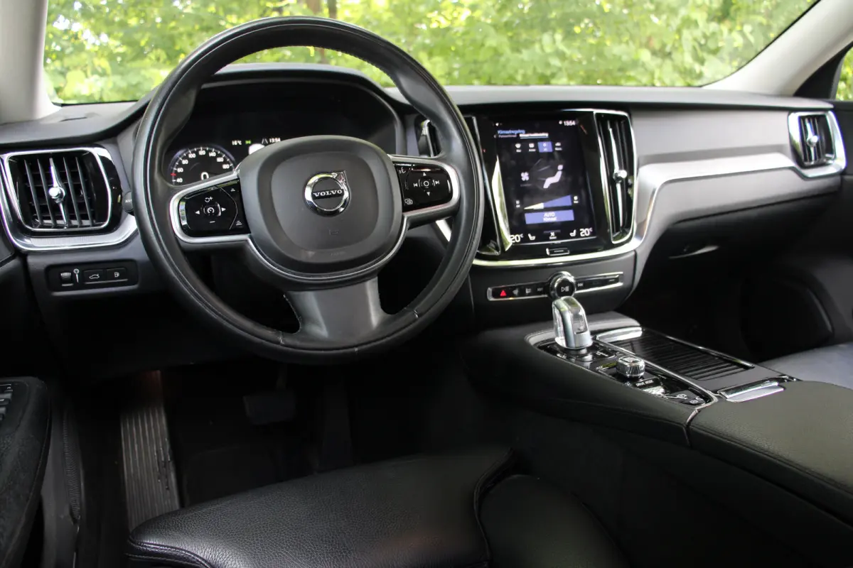 2.0 T8 Twin Engine AWD Momentum Pro | PANODAK | STOEL + STUURVERWARMING | DODE HOEK | ADAPTIVE CRUISE | CAMERA | PARK SENS V+A | ELEKTR. STOEL INCL. MEMORY