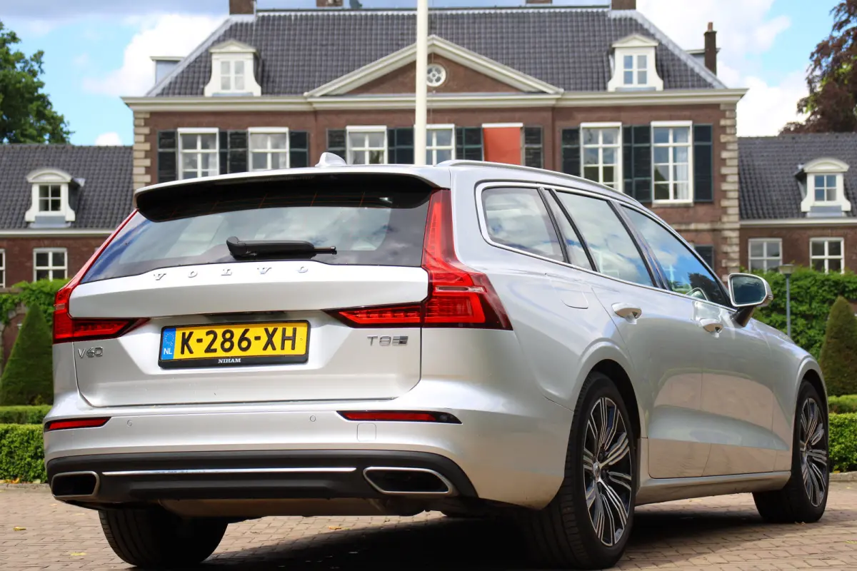 2.0 T8 Twin Engine AWD Momentum Pro | PANODAK | STOEL + STUURVERWARMING | DODE HOEK | ADAPTIVE CRUISE | CAMERA | PARK SENS V+A | ELEKTR. STOEL INCL. MEMORY