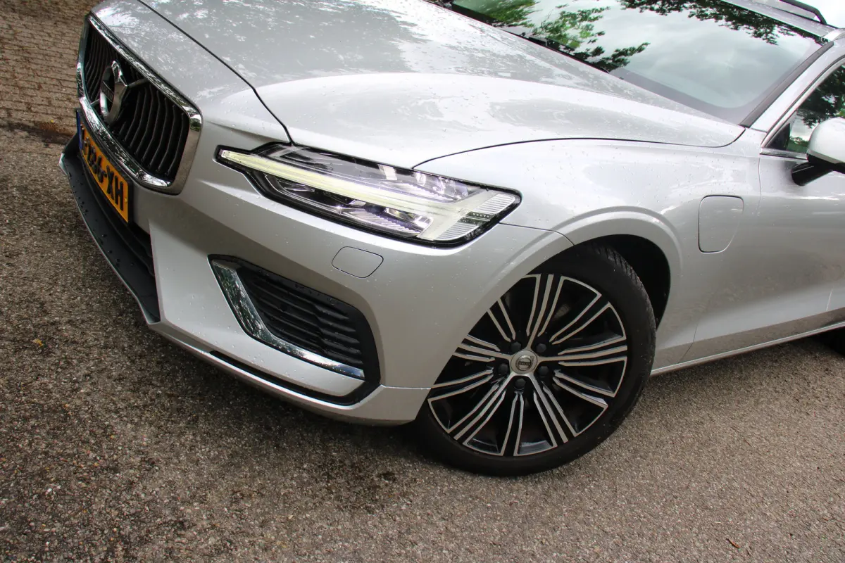 2.0 T8 Twin Engine AWD Momentum Pro | PANODAK | STOEL + STUURVERWARMING | DODE HOEK | ADAPTIVE CRUISE | CAMERA | PARK SENS V+A | ELEKTR. STOEL INCL. MEMORY
