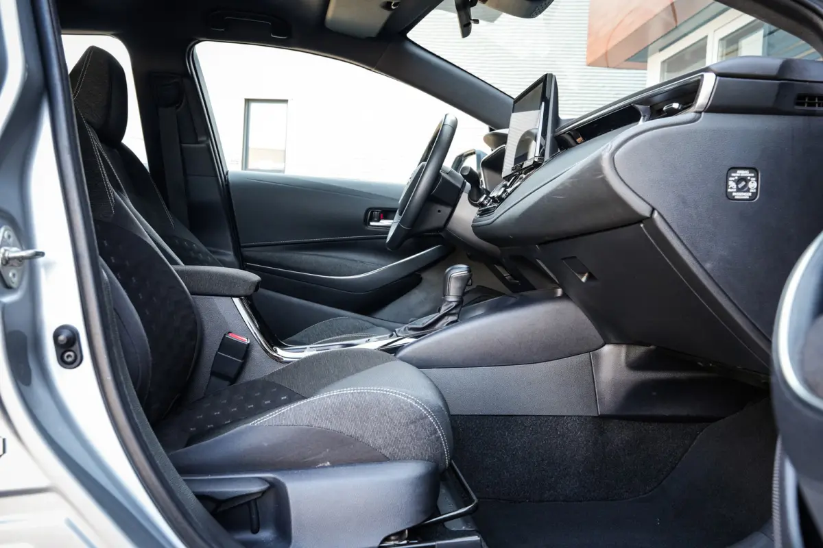 Hybrid 140 Active | CarPlay | ACC | Clima | Camera | Metallic | Navi | Dealer ond. |