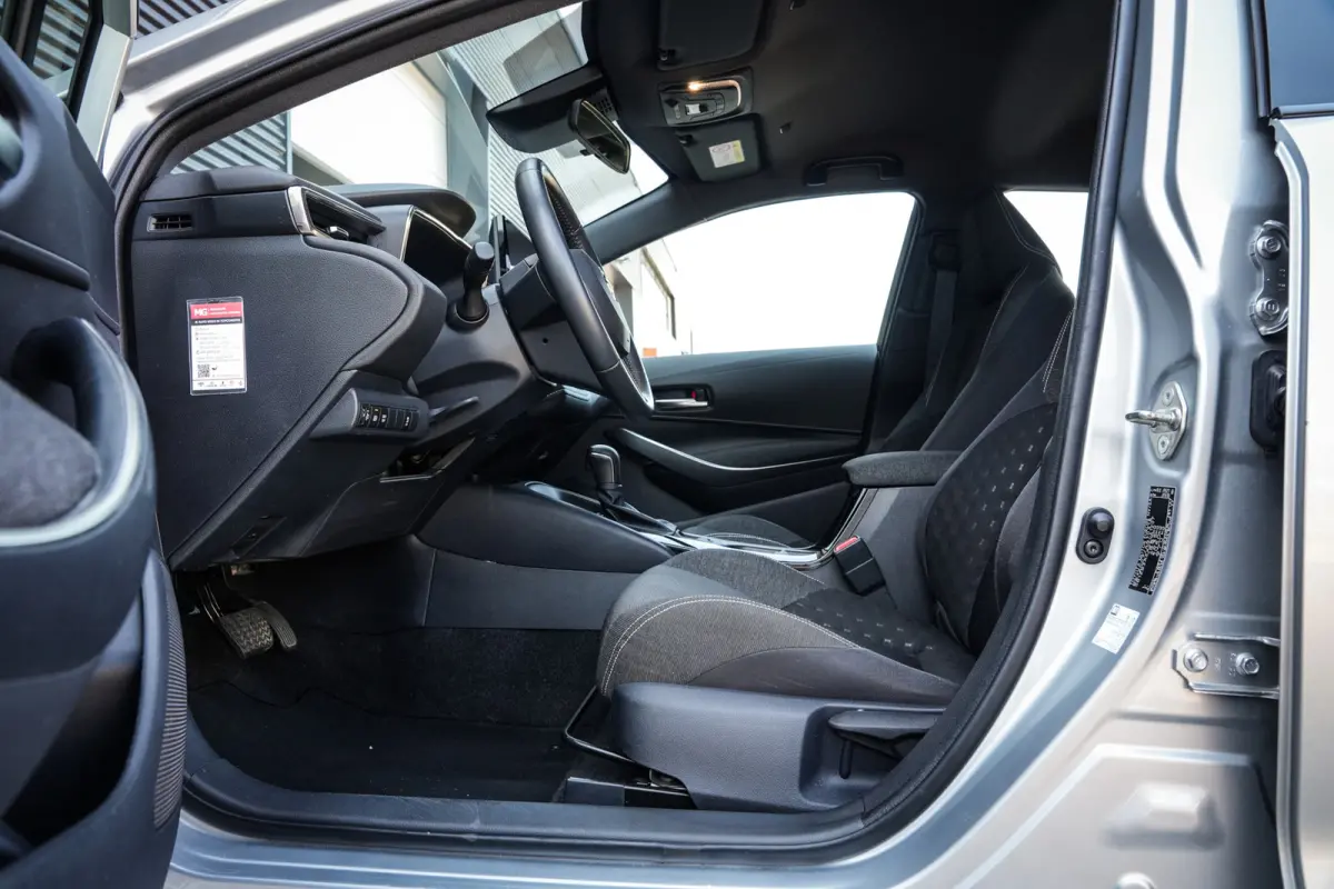 Hybrid 140 Active | CarPlay | ACC | Clima | Camera | Metallic | Navi | Dealer ond. |