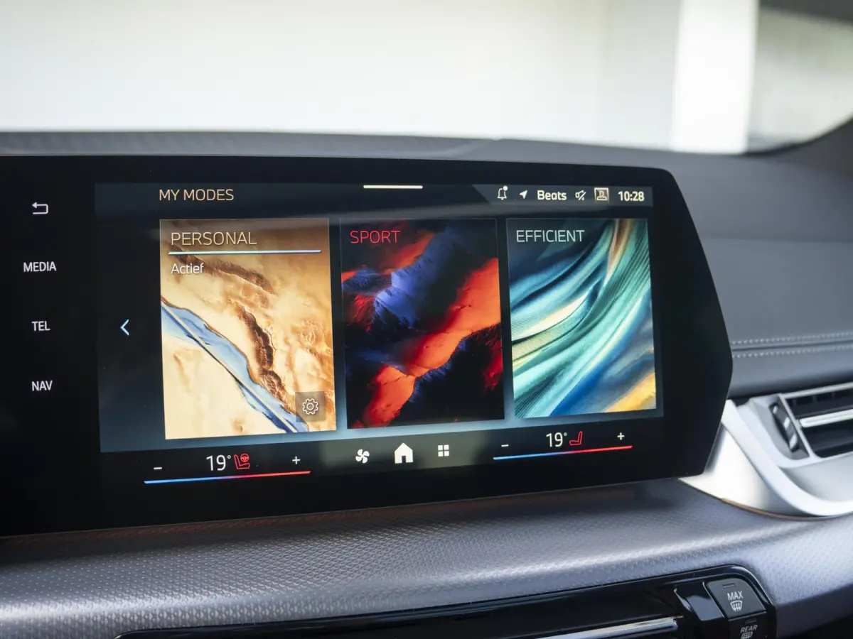 225e xDrive High Executive | M Sportpakket | Comfort Pack | Innovation Pack | Panoramadak