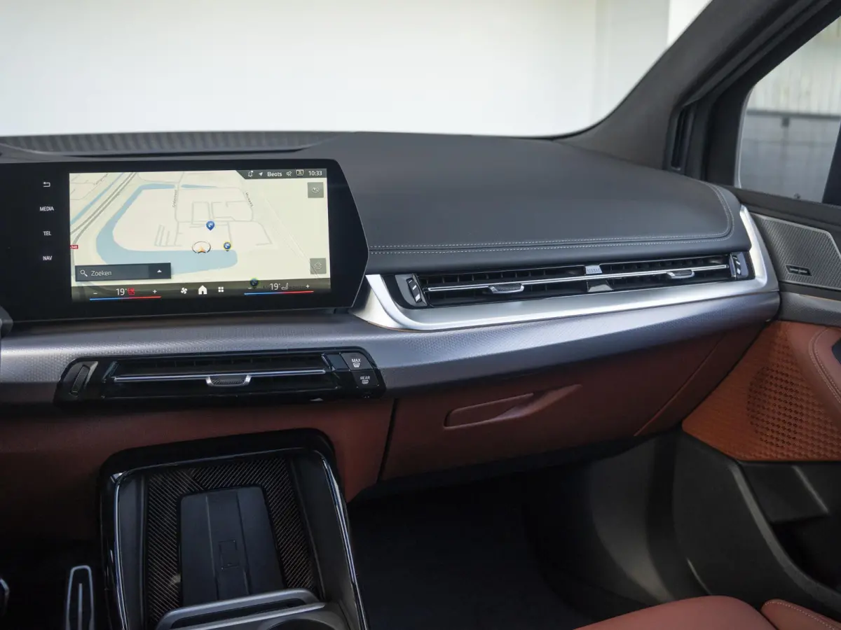225e xDrive High Executive | M Sportpakket | Comfort Pack | Innovation Pack | Panoramadak