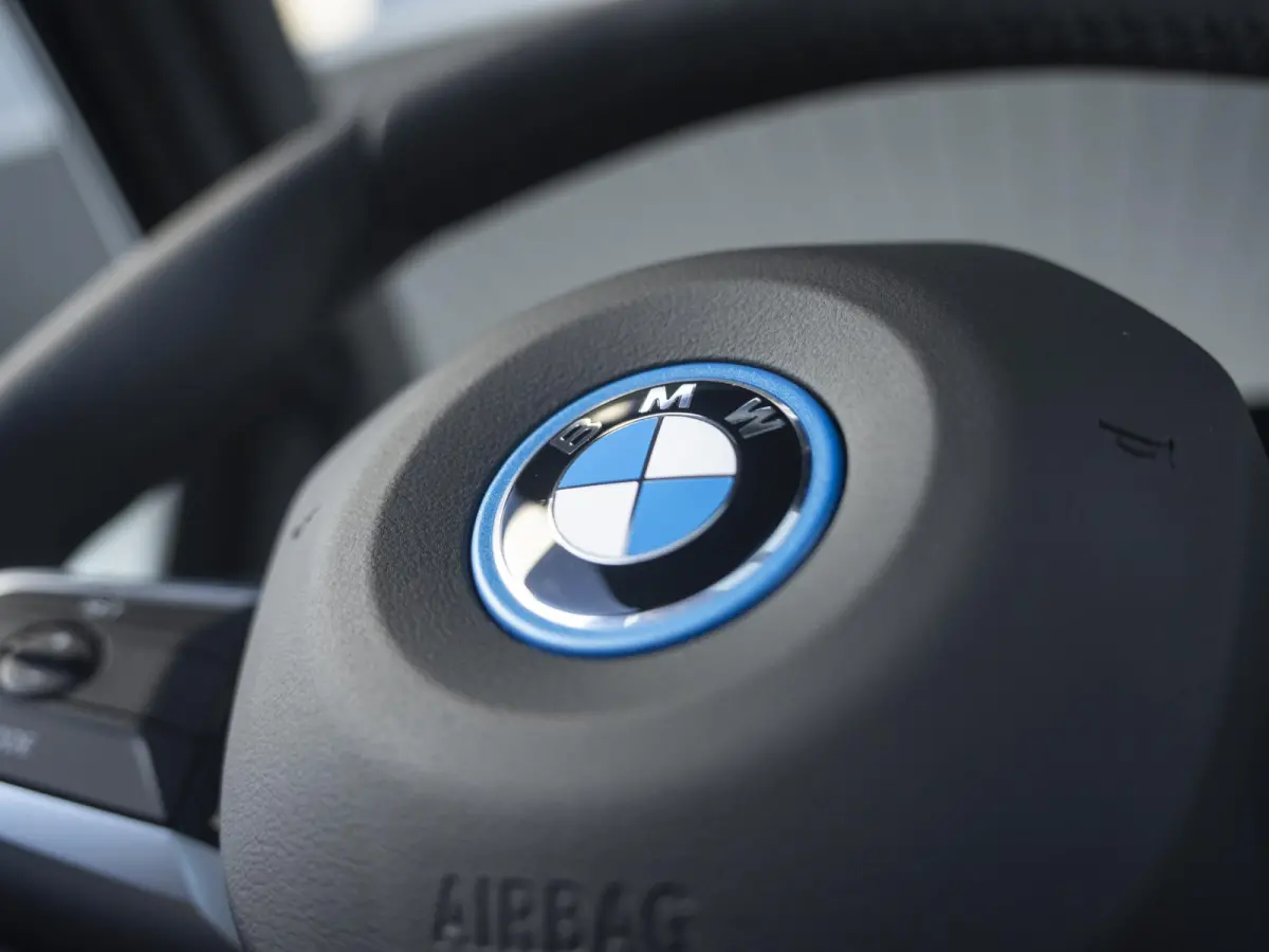 225e xDrive High Executive | M Sportpakket | Comfort Pack | Innovation Pack | Panoramadak
