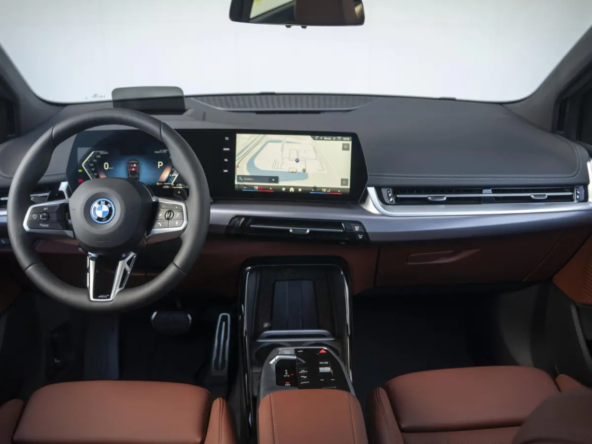 225e xDrive High Executive | M Sportpakket | Comfort Pack | Innovation Pack | Panoramadak