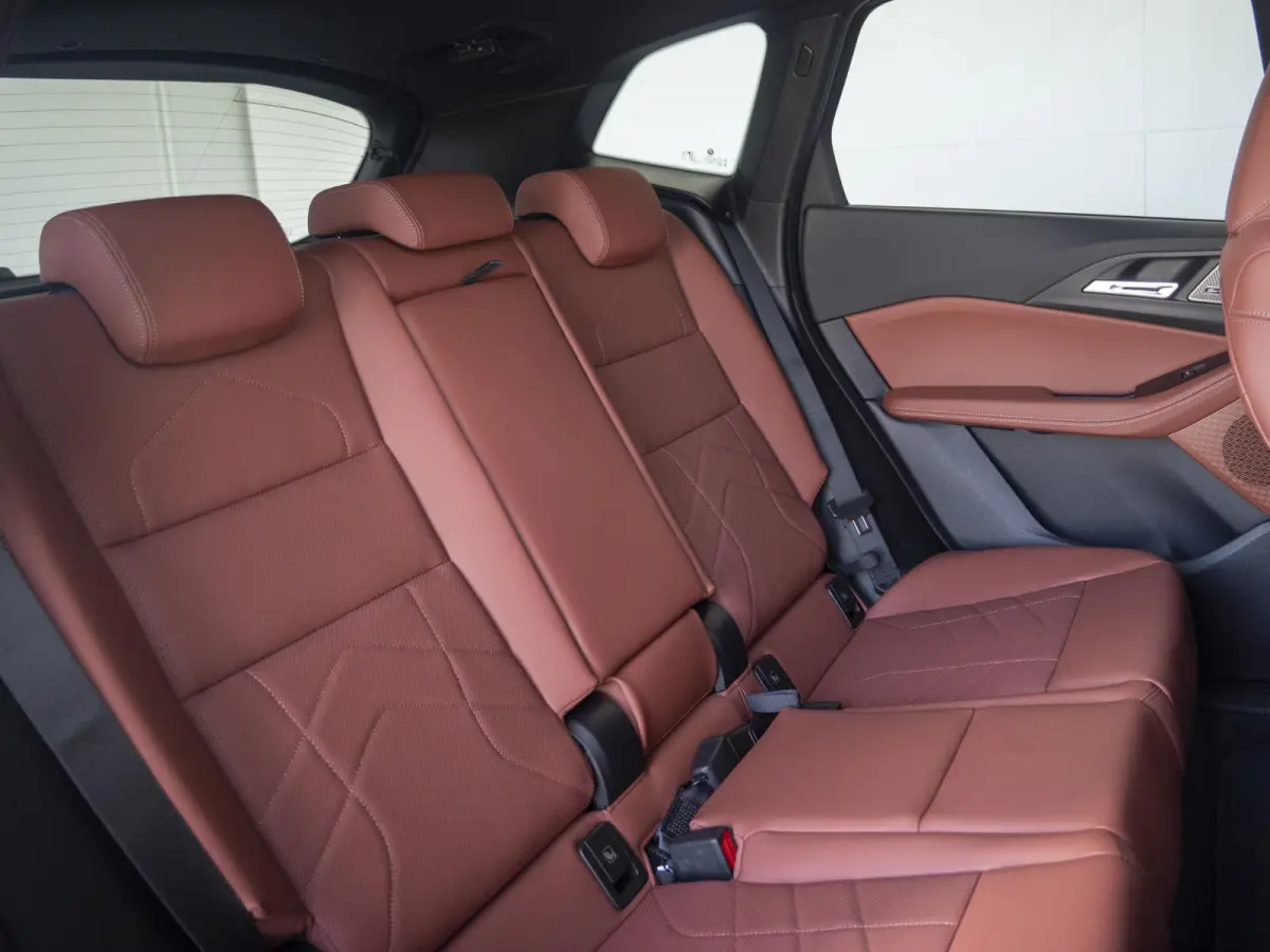225e xDrive High Executive | M Sportpakket | Comfort Pack | Innovation Pack | Panoramadak