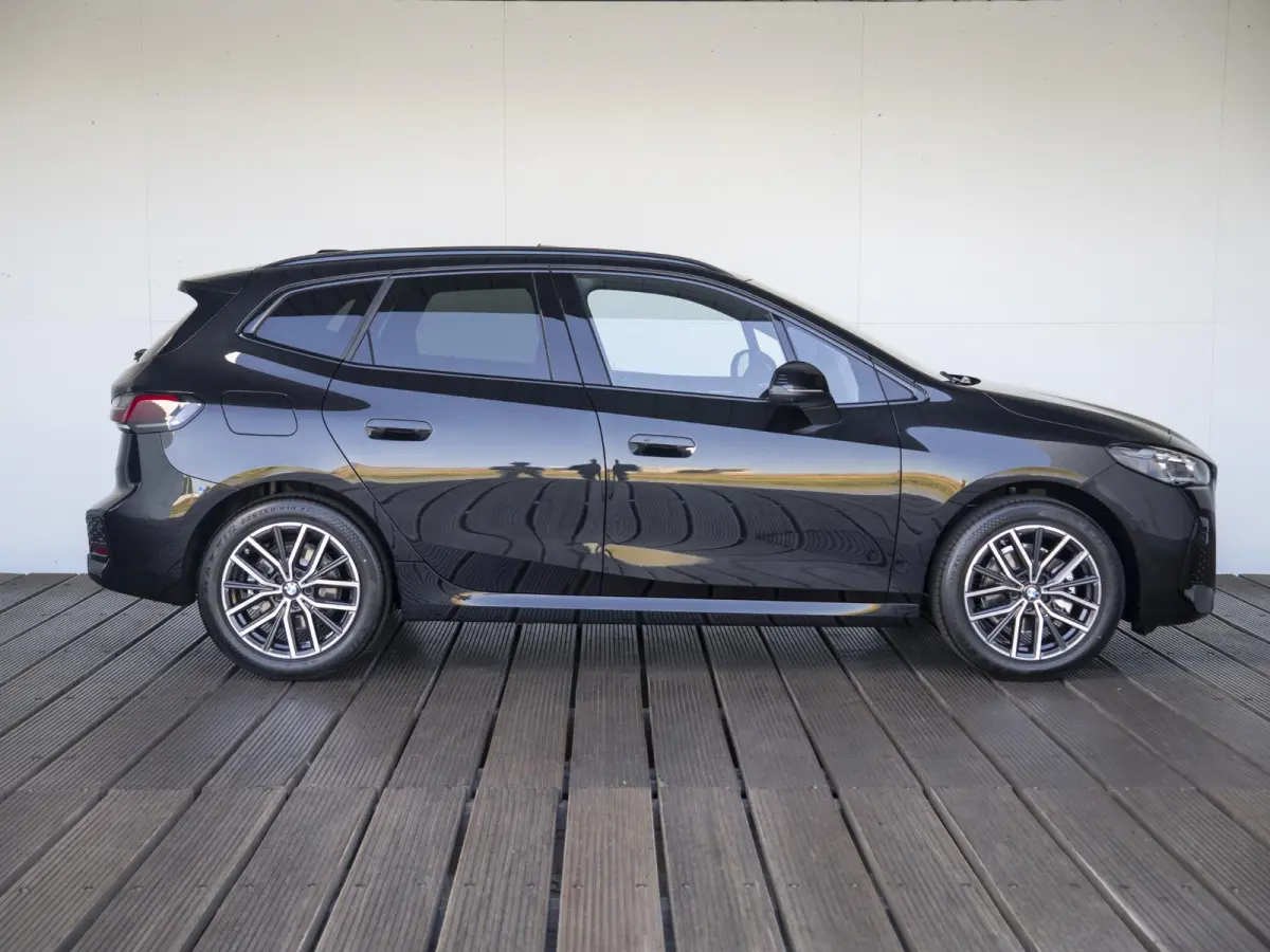 225e xDrive High Executive | M Sportpakket | Comfort Pack | Innovation Pack | Panoramadak