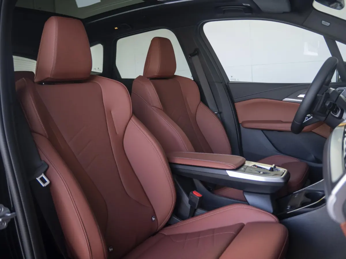 225e xDrive High Executive | M Sportpakket | Comfort Pack | Innovation Pack | Panoramadak