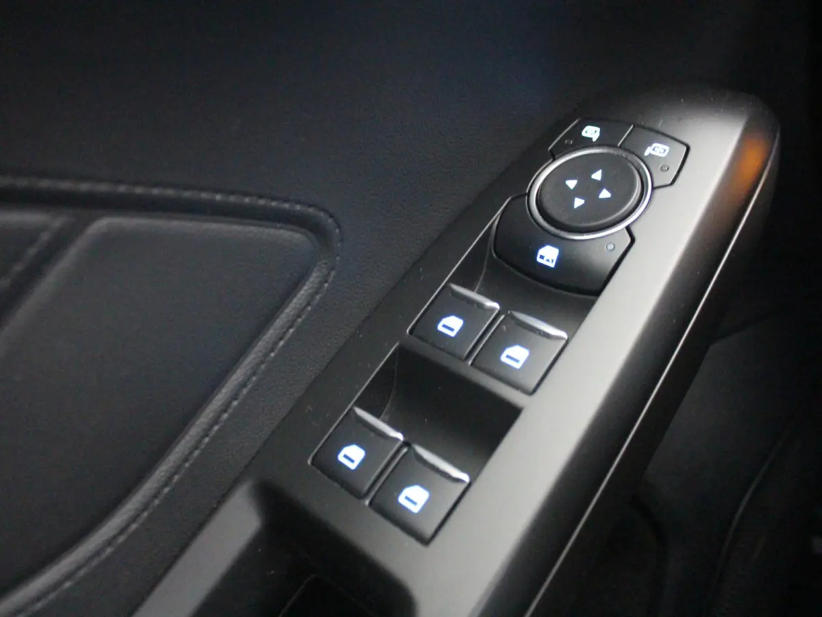 1.0 EcoBoost Trend Business | 125PK | Airco | Achteruitrijcamera | Cruise control | Apple Carplay/Android Auto | 17'' lichtmetalen velgen | Parkeersensoren