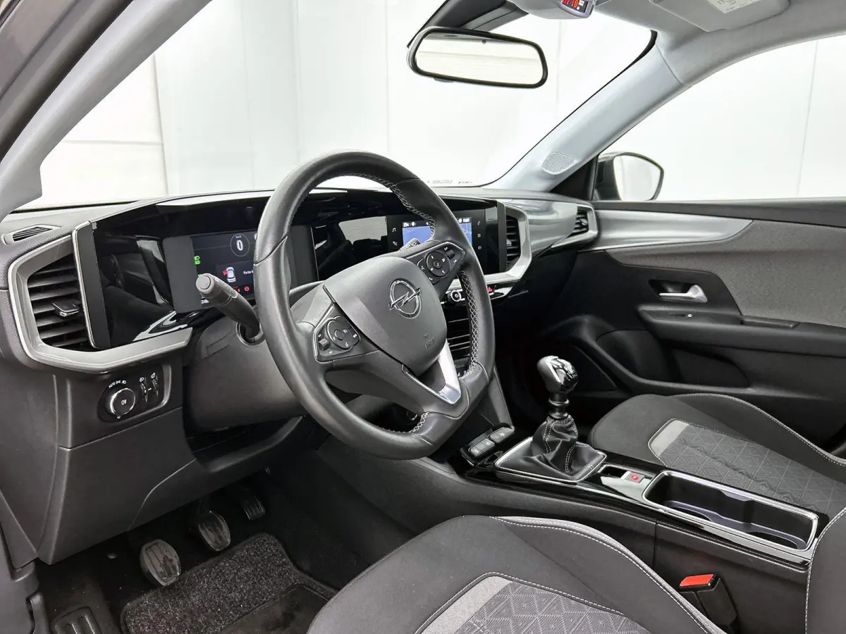 1.2 100pk Level 2 | Achteruitrijcamera | Navigatie | AppleCarPlay / Android Auto | Airco