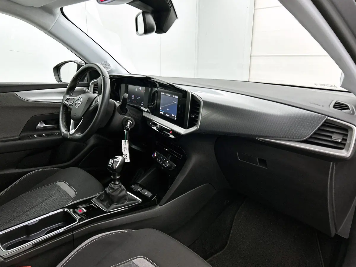 1.2 100pk Level 2 | Achteruitrijcamera | Navigatie | AppleCarPlay / Android Auto | Airco