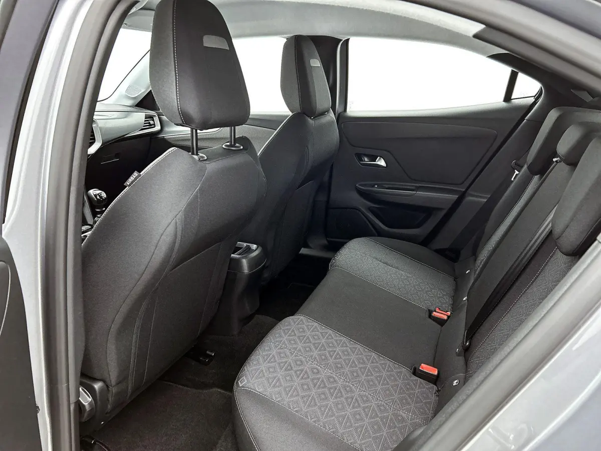 1.2 100pk Level 2 | Achteruitrijcamera | Navigatie | AppleCarPlay / Android Auto | Airco