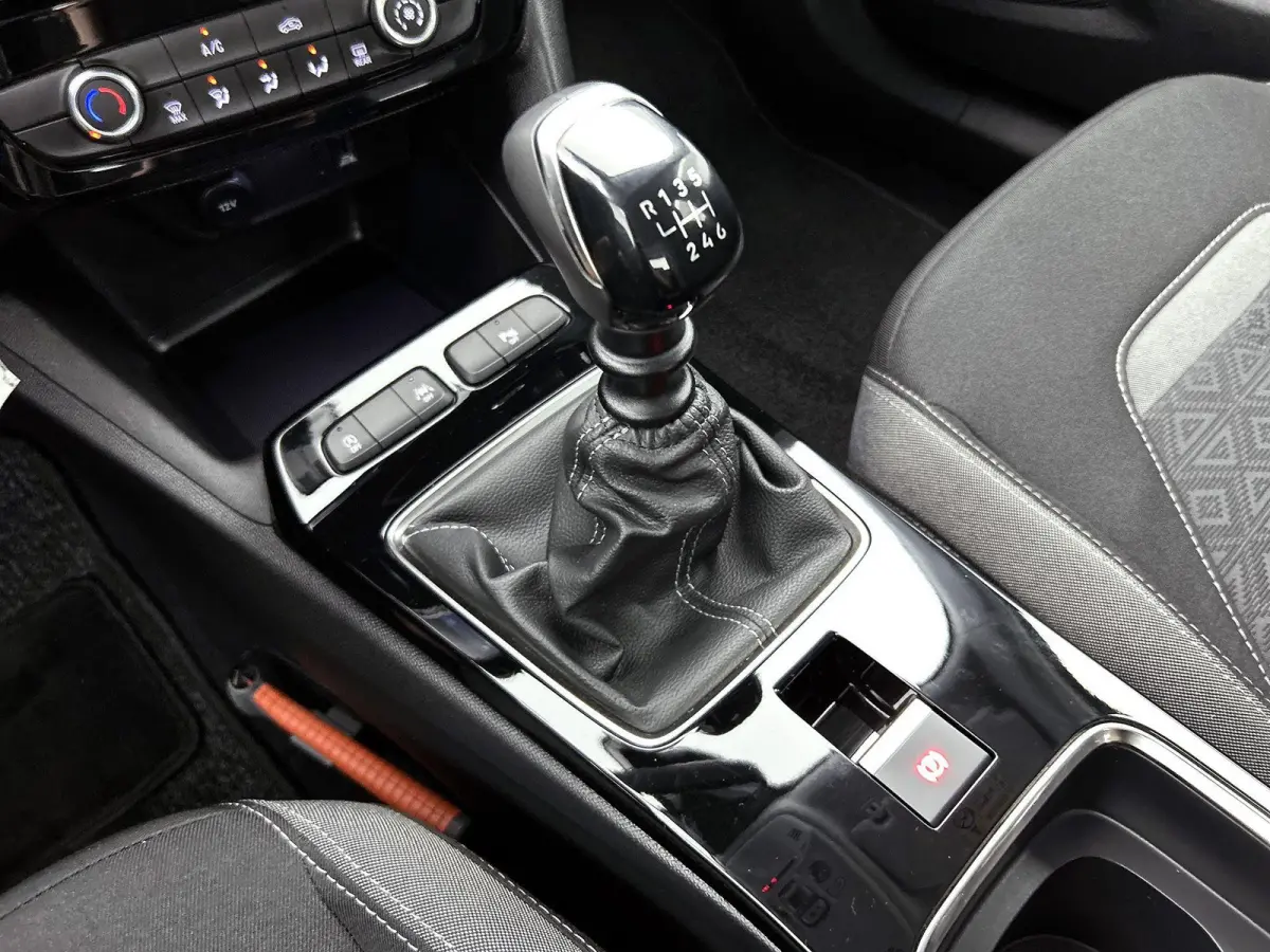 1.2 100pk Level 2 | Achteruitrijcamera | Navigatie | AppleCarPlay / Android Auto | Airco