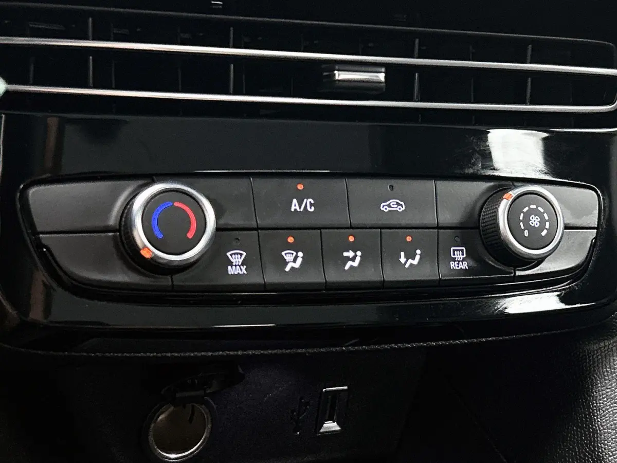1.2 100pk Level 2 | Achteruitrijcamera | Navigatie | AppleCarPlay / Android Auto | Airco