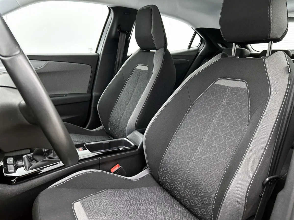 1.2 100pk Level 2 | Achteruitrijcamera | Navigatie | AppleCarPlay / Android Auto | Airco