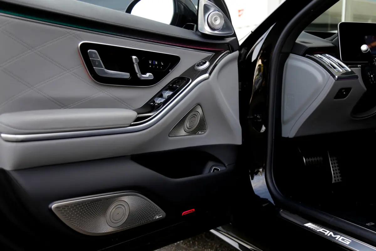 AMG 63 S E Performance 802PK Lang*BTW*Business Class pakket!/Carbon/Chauffeurspakket/Act. Sfeer/4D Burmester/Digital Light/Softclose/Achterasbest./Airmatic/Massage V+A/Stoelverw.V+A/Stoelkoe