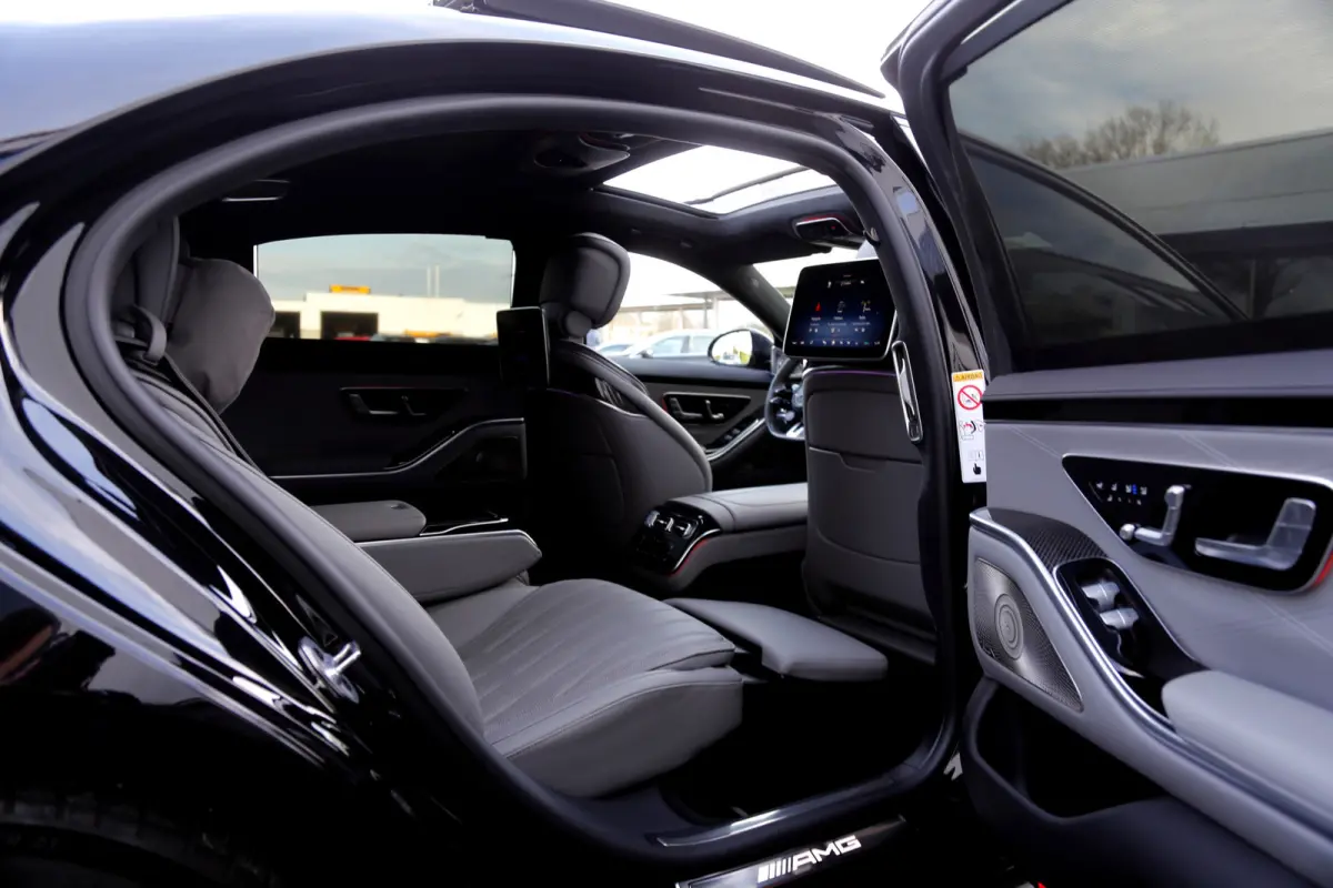 AMG 63 S E Performance 802PK Lang*BTW*Business Class pakket!/Carbon/Chauffeurspakket/Act. Sfeer/4D Burmester/Digital Light/Softclose/Achterasbest./Airmatic/Massage V+A/Stoelverw.V+A/Stoelkoe