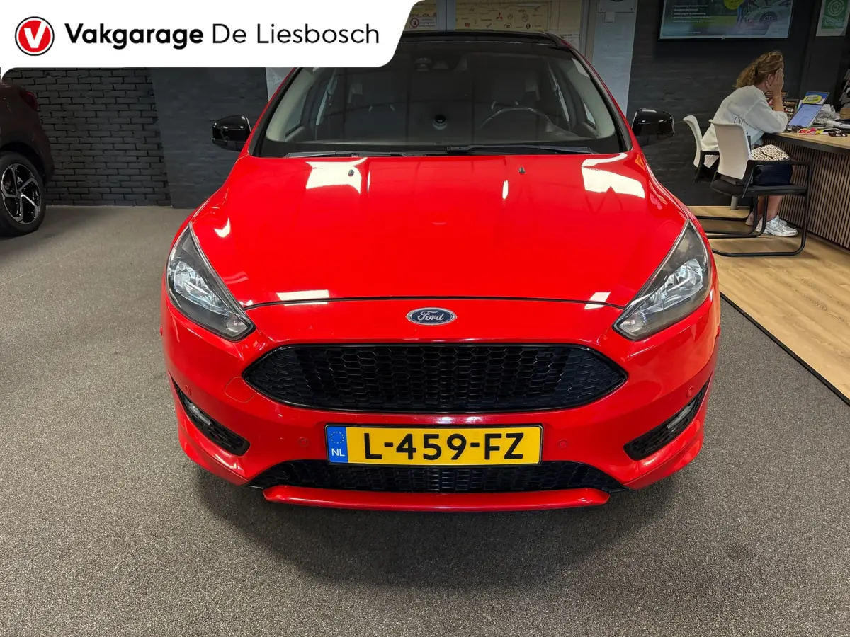 1.5 Red Edition / navi / cruisecontrol / nieuwe motor / super nette staat