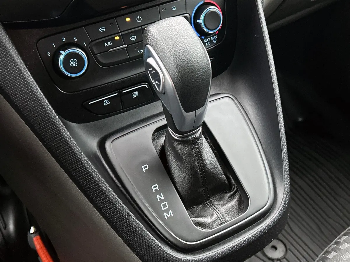 1.5 EcoBlue Automaat L2 Trend Navigatie Airco Parkeersensoren Cruise Control 3Zits Camera DAB+