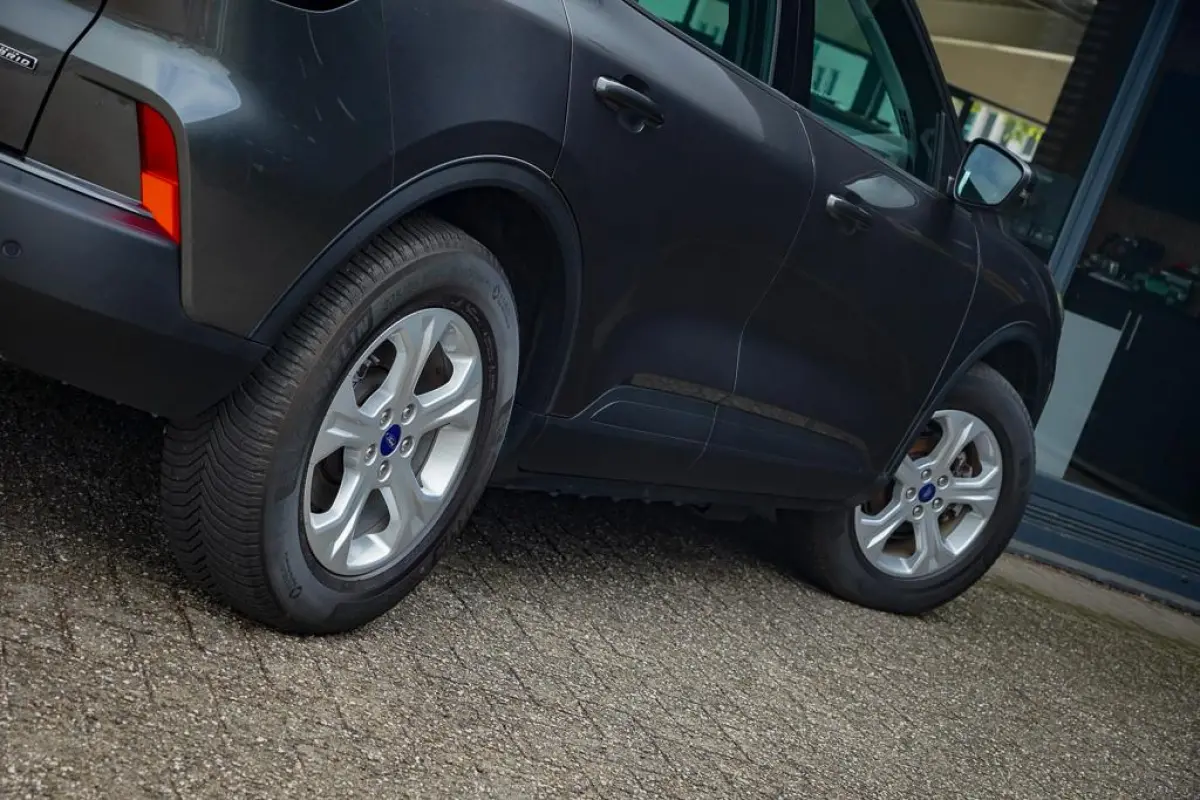 2.5 PHEV Cool & Connect / Magnetic Grey Metallic / Incl BTW