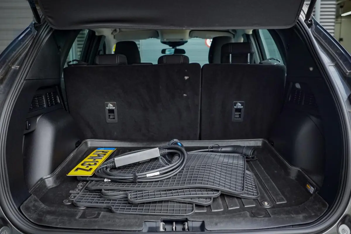 2.5 PHEV Cool & Connect / Magnetic Grey Metallic / Incl BTW