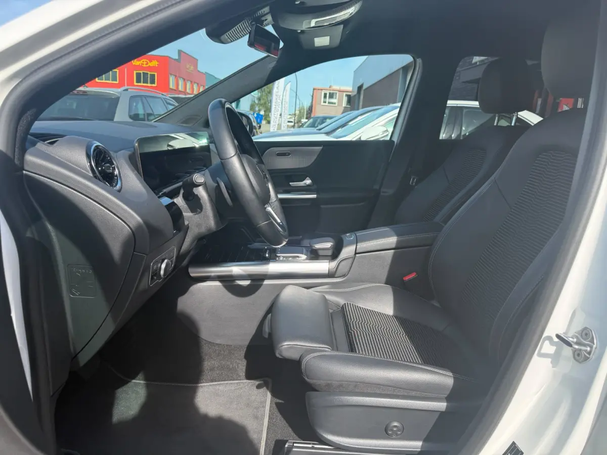 200 Business Solution Luxury | 1E EIGENAAR | 3/6/12MND GARANTIE | AUTOMAAT | LED | CRUISE | DAB | NAVI | CARPLAY | TREKHAAK |