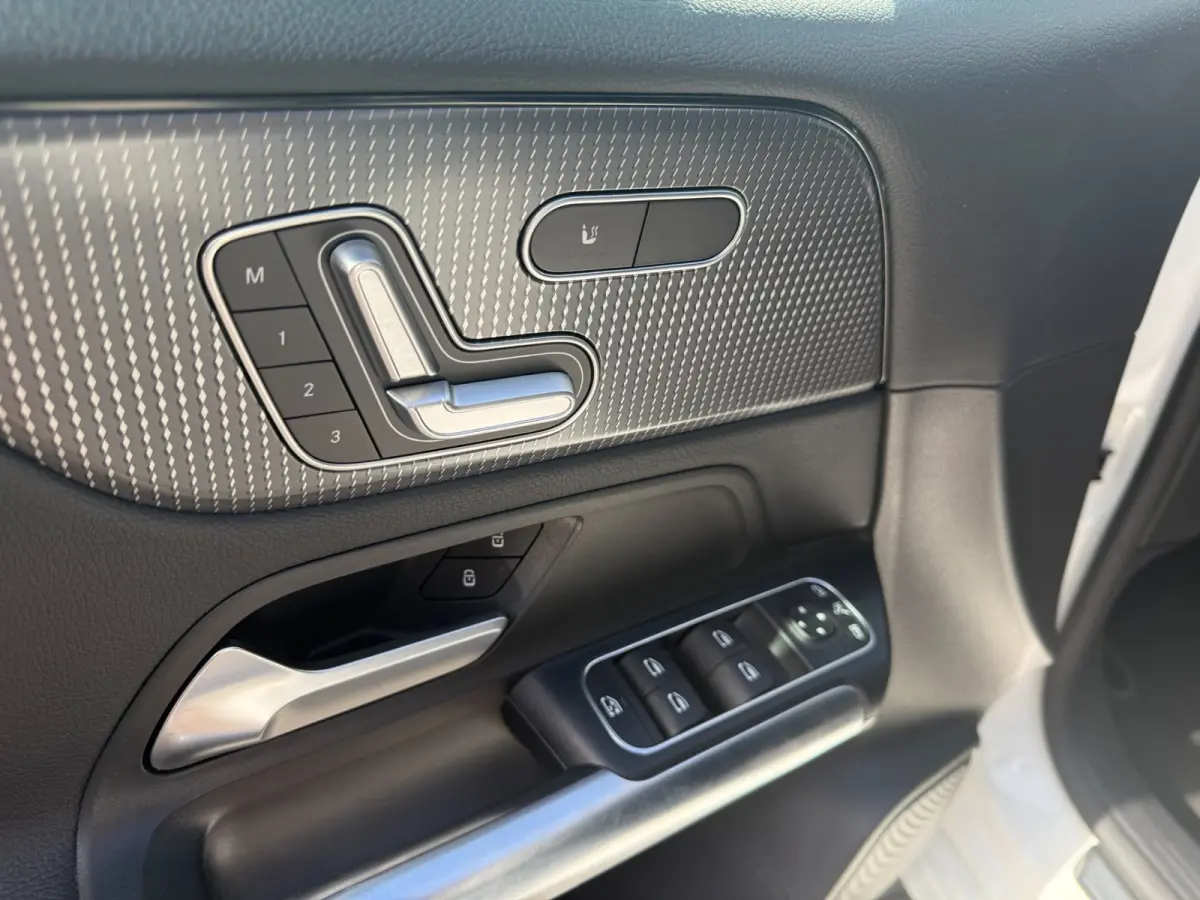 200 Business Solution Luxury | 1E EIGENAAR | 3/6/12MND GARANTIE | AUTOMAAT | LED | CRUISE | DAB | NAVI | CARPLAY | TREKHAAK |