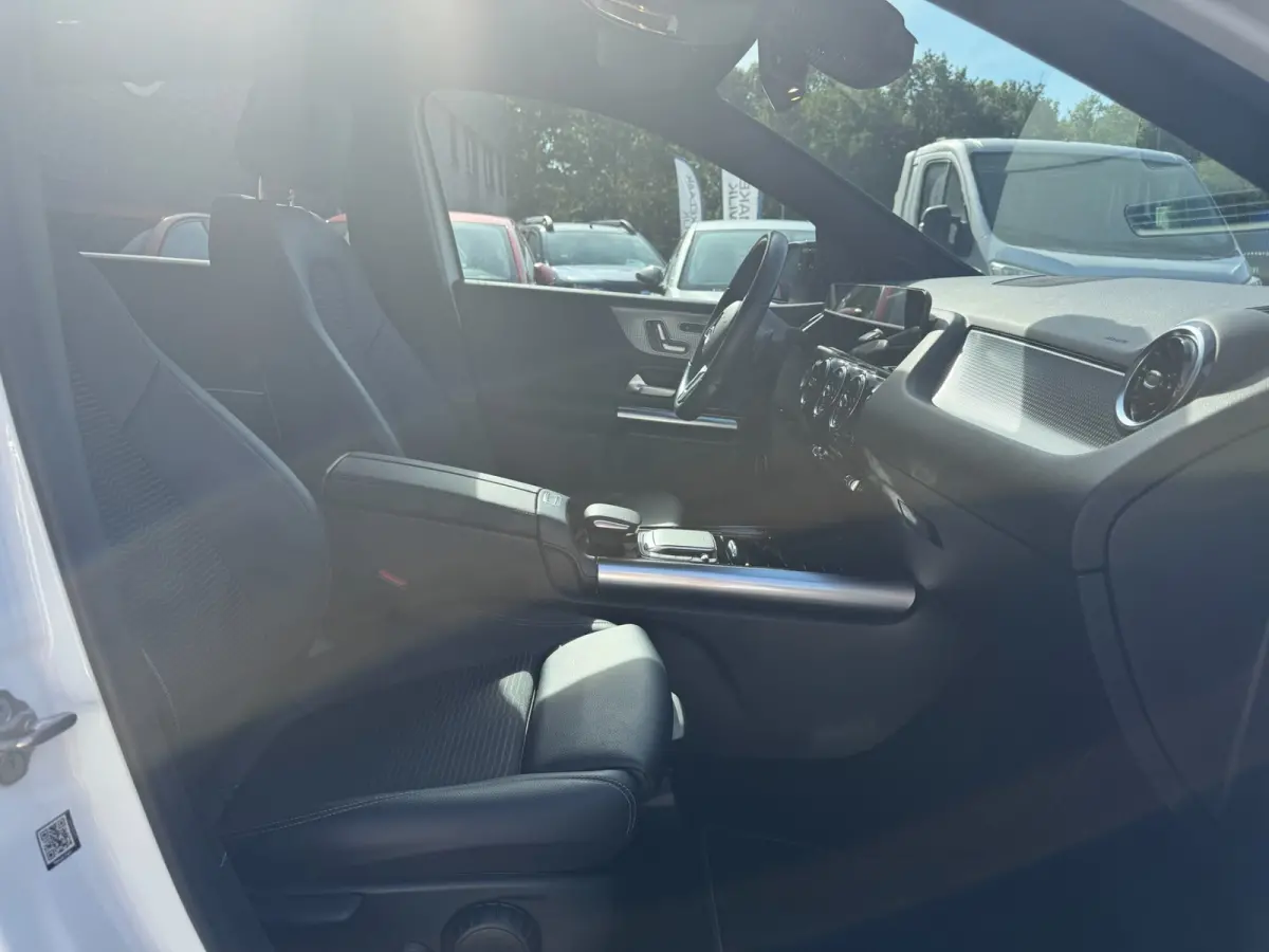 200 Business Solution Luxury | 1E EIGENAAR | 3/6/12MND GARANTIE | AUTOMAAT | LED | CRUISE | DAB | NAVI | CARPLAY | TREKHAAK |