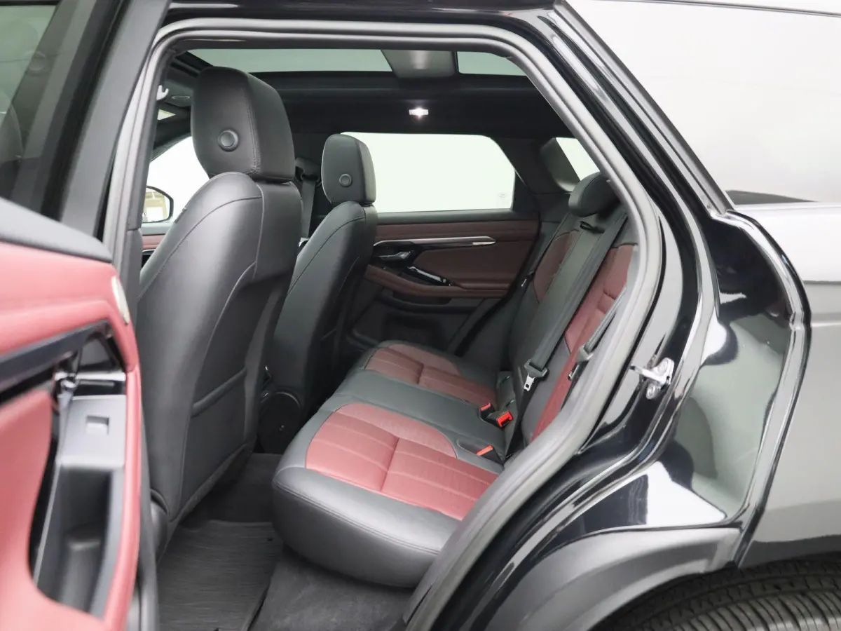 1.5 P300e AWD R-Dynamic HSE | PANODAK-SCHUIFDAK | MERIDIAN AUDIO | BLACK PACK | COLD CLIMATE PACK